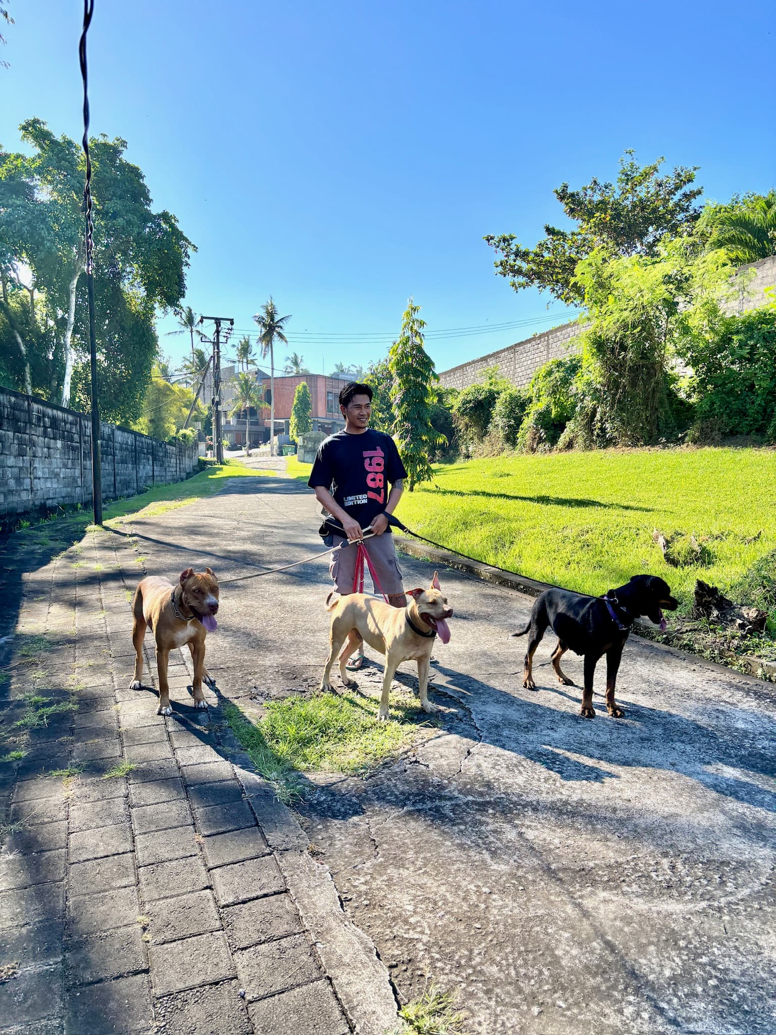 Prabu, Dog handler